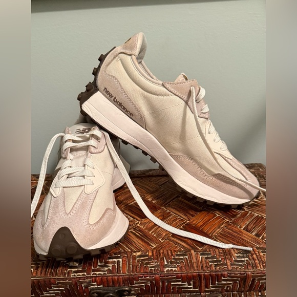 New Balance 327 Women's Cream and Tan Sneakers size 7 (men’s size 5.5) - Picture 3 of 12